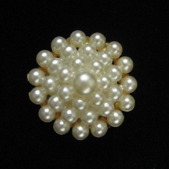 Imitation Pearl Plastic Brooch .9 inch Pin Jewelry Goldtone White C Clasp - Picture 6 of 6